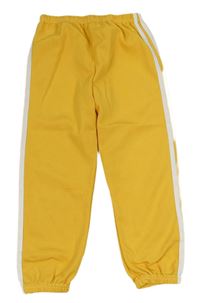 Okrové vzorované teplákové nohavice s bielymi pruhmi