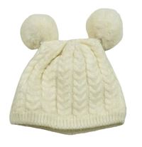 Smotanová pletená čapica s bambulemi Nutmeg