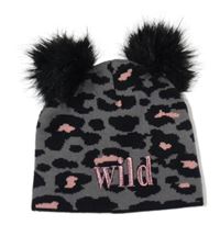 Šedo-černo-růžová čepice s nápisem a leopardím vzorem s bambulemi Page one young