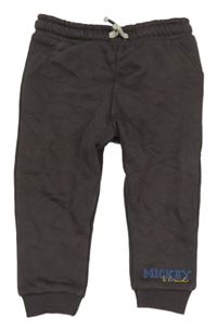 Tmavosivé tepláky s nápisom