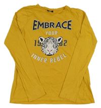 Hořčicové triko s nápisem Page One Young