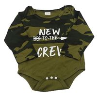 Kaki-čierne army body s nápisom