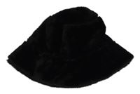 Černý kožešinový klobouk