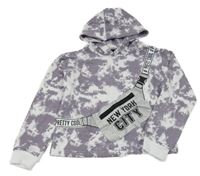 Fialovo-biela batikovaná crop mikina s tištěnou kabelkou a kapucňou Y.F.K.