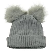 Šedá melírovaná čepice s bambulemi 