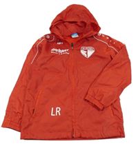 Červená šušťáková športová bunda s erbem a ukrývací kapucňou JAKO