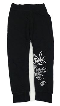Černé tepláky s graffiti nápisy H&M