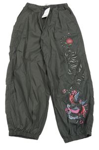 Nové - Tmavošedé plátěné kalhoty s tygrem a ptáčkem Next