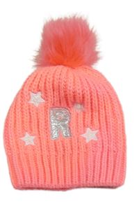 Neonově růžová pletená čepice s písmenem a bambulí 