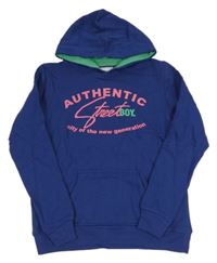 Tmavomodrá mikina s nápisem a kapucí 