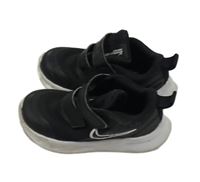 Černo-bílé textilno/koženkové botasky s logom Nike vel. 23,5