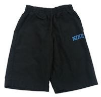 Čierne šušťákové kraťasy s nápisom zn. Nike