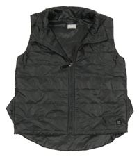 Tmavosivá šušťáková lehce zateplená prešívaná vesta