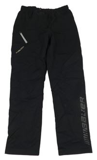 Čierne šušťákové outdoorové nohavice s nápisom zn. Bauer