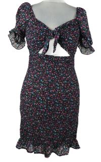 Dámske čierne kvietkovane šifónové žabičkové šaty s prestrihom FB Sister