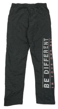 Sivé tepláky s nápismi