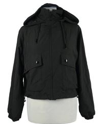 Dámska čierna šušťáková jarná crop bunda s kapucňou Pull & Bear