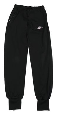 Černé sportovní tepláky Nike