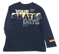 Tmavomodré triko s nápisem C&A