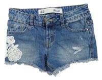 Modré riflové kraťasy s květinami Denim Co.