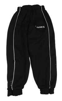 Černé sportovní tepláky s nápisem 