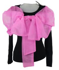 Nové - Dámský černý žebrovaný lehký svetr s růžovou organzovou mašlí 