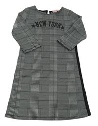Čierno-biele kockované šaty s nápisom