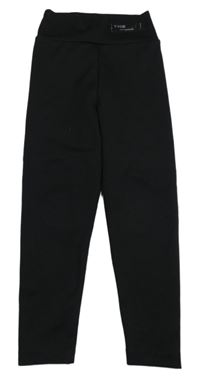 Čierne rebrované legíny s nášivkou