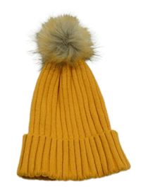 Hořčicová čepice s bambulí