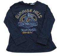 Tmavomodré triko s nápisy a motorkou C&A