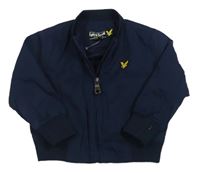 Tmavomodrá šušťáková jesenná bunda s nášivkou zn. Lyle&Scott