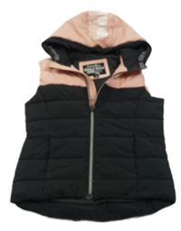 Černo-růžováá šusťáková prošívaná zateplená vesta s kapucí C&A