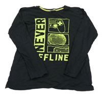 Černé triko s nápisy a ovladači Y.F.K.