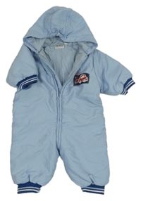 Světlemodrá šusťáková zateplená kombinéza s autem a kapucí 