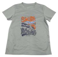 Sivé športové tričko so skateboardom a nápismi