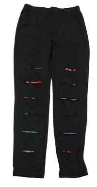 Čierne športové legíny s prestrihmi