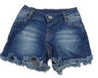 Tmavomodré riflové kraťasy s roztřepenými lemy 