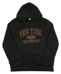 Čierna športová mikina s nápismi a kapucňou