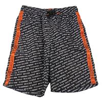 Černé plážové kraťasy s nápisy Chapter Young