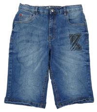 Modré riflové kraťasy s písmenem John Baner