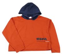 Červeno-tmavomodrá športová crop mikina s nápismi a kapucňou