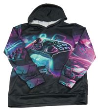 Čierno-farebná mikina s ovladačem a kapucňou