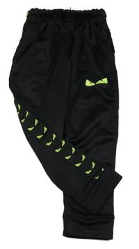 Černé sportovní kalhoty s výšivkami 