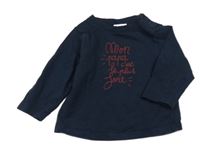 Tmavomodré triko s nápisem 