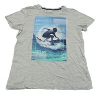 Svetlosivé tričko so surferom C&A