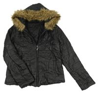 Černá prošívaná potažená zateplená crop bunda s kapucí s kožešinou 