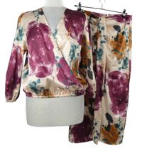 2set- Dámska ružovo-tmavoružová kvetovaná saténová halenka + midi sukňa s opaskom