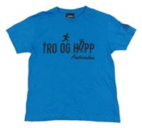 Modré tričko s nápisom