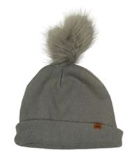 Sivá úpletová čapica s brmbolcom