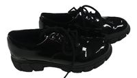 Černé lakované boty Clarks vel. 33